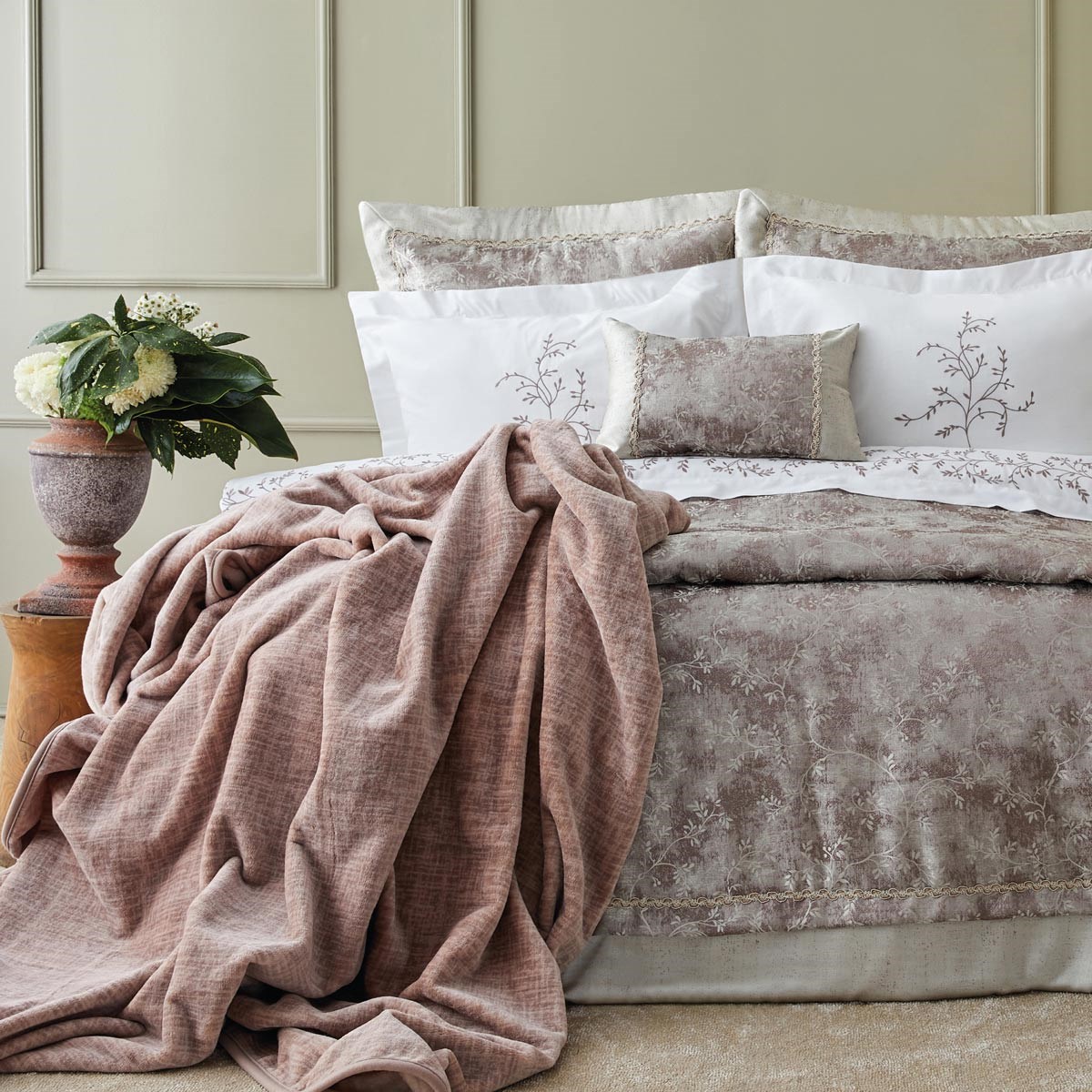 Perla-Prljavo roze Komplet posteljina sa ukrasnim prekrivačem